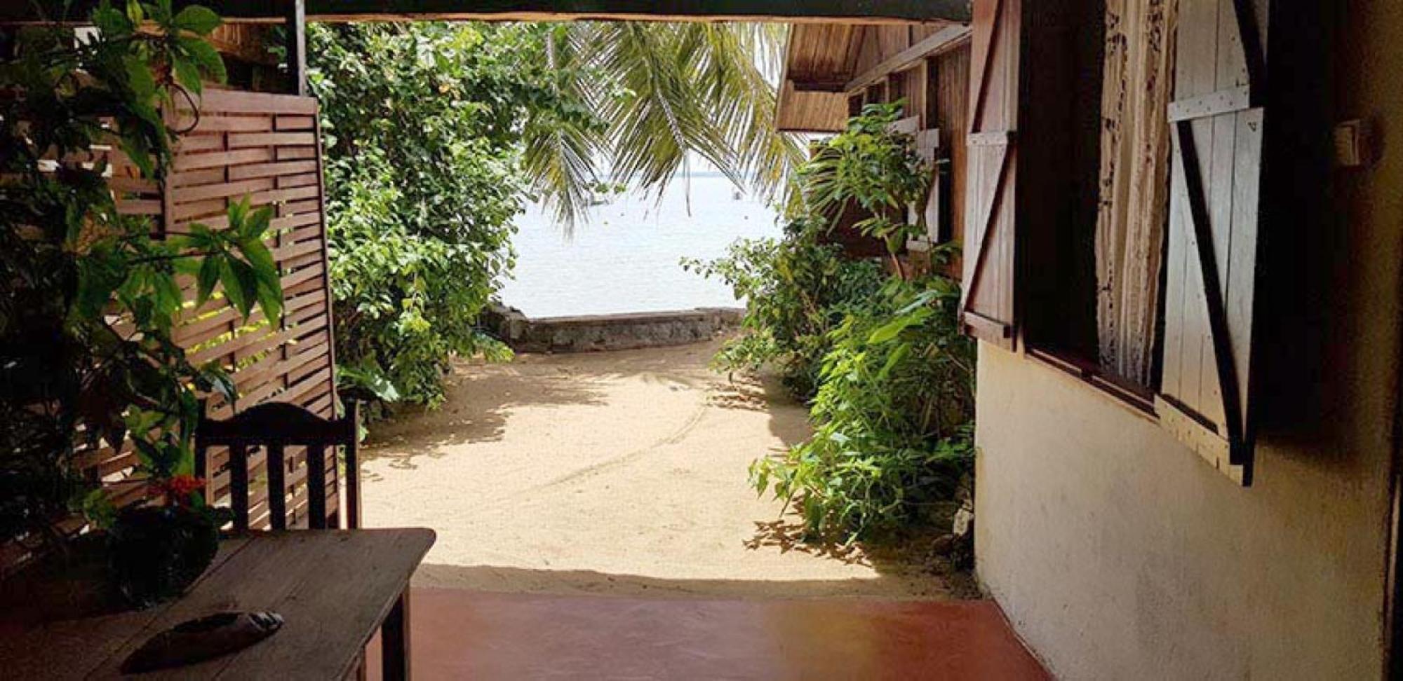 Chez Yolande Hotel Ampangorinana Exterior photo