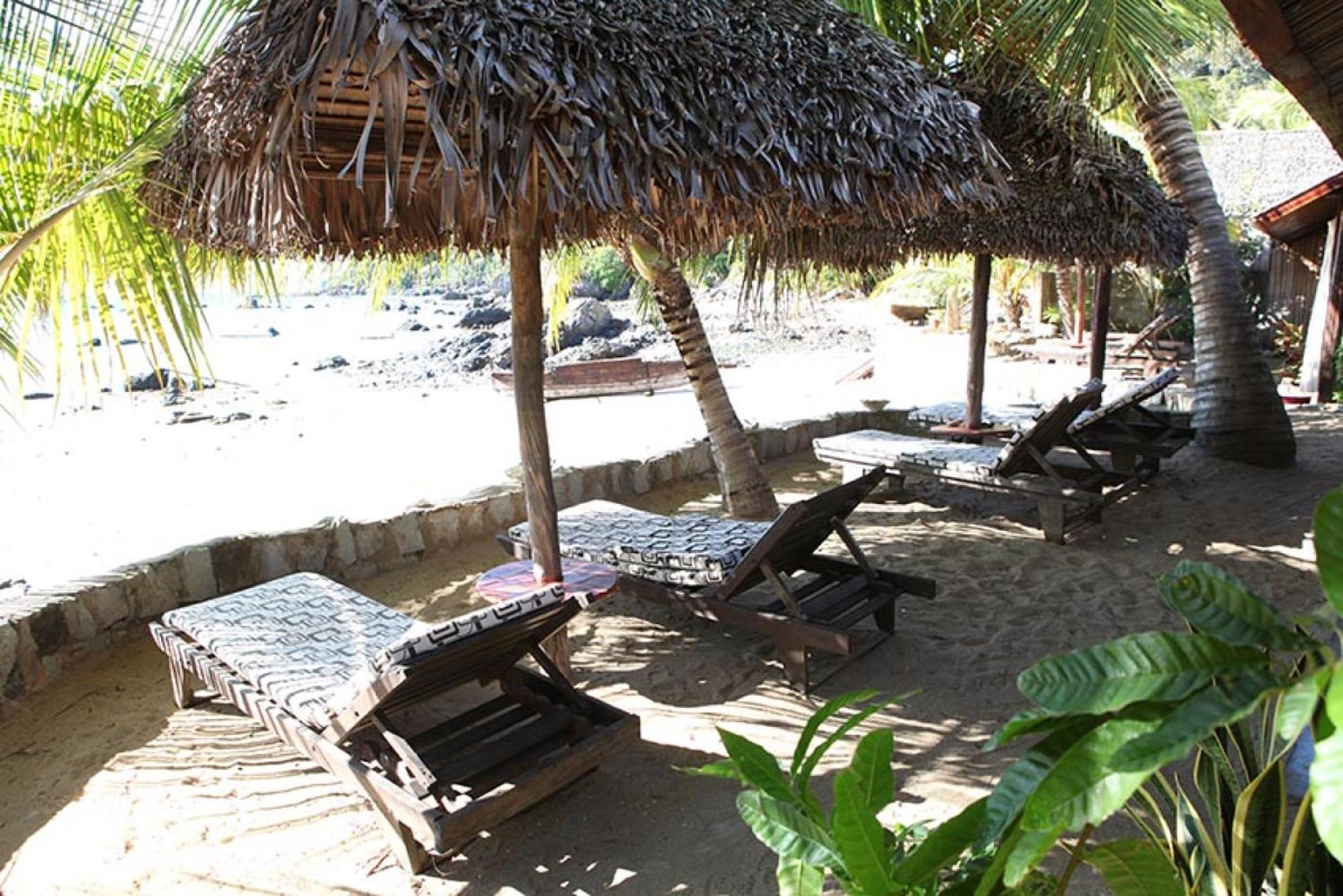 Chez Yolande Hotel Ampangorinana Exterior photo