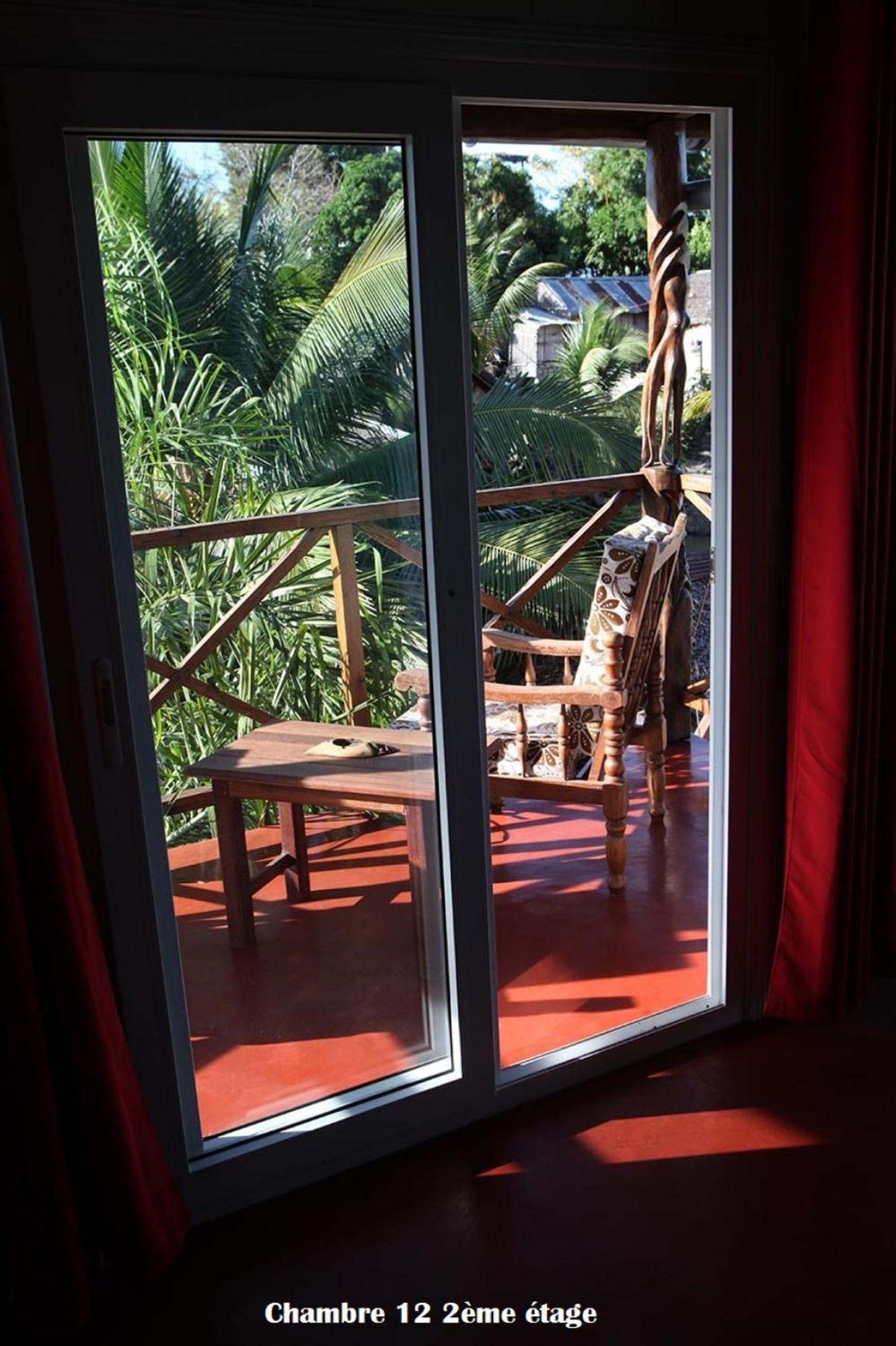 Chez Yolande Hotel Ampangorinana Exterior photo